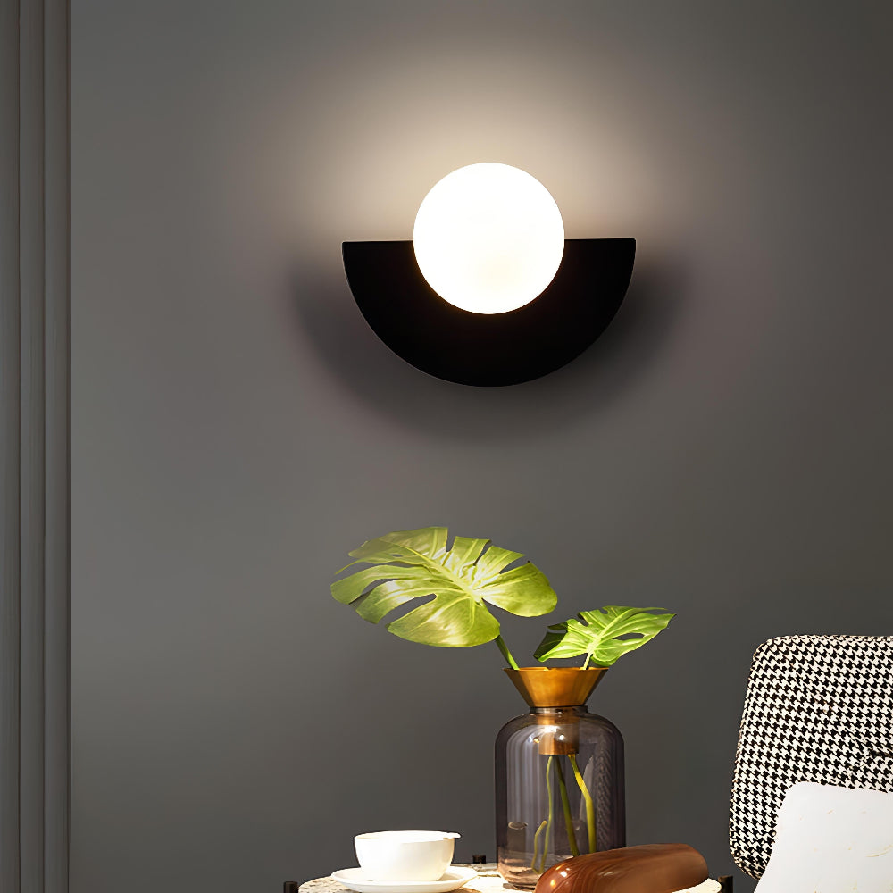 Halfronde Wandlamp van Metaal - Nordic Design voor een Minimalistisch Interieur