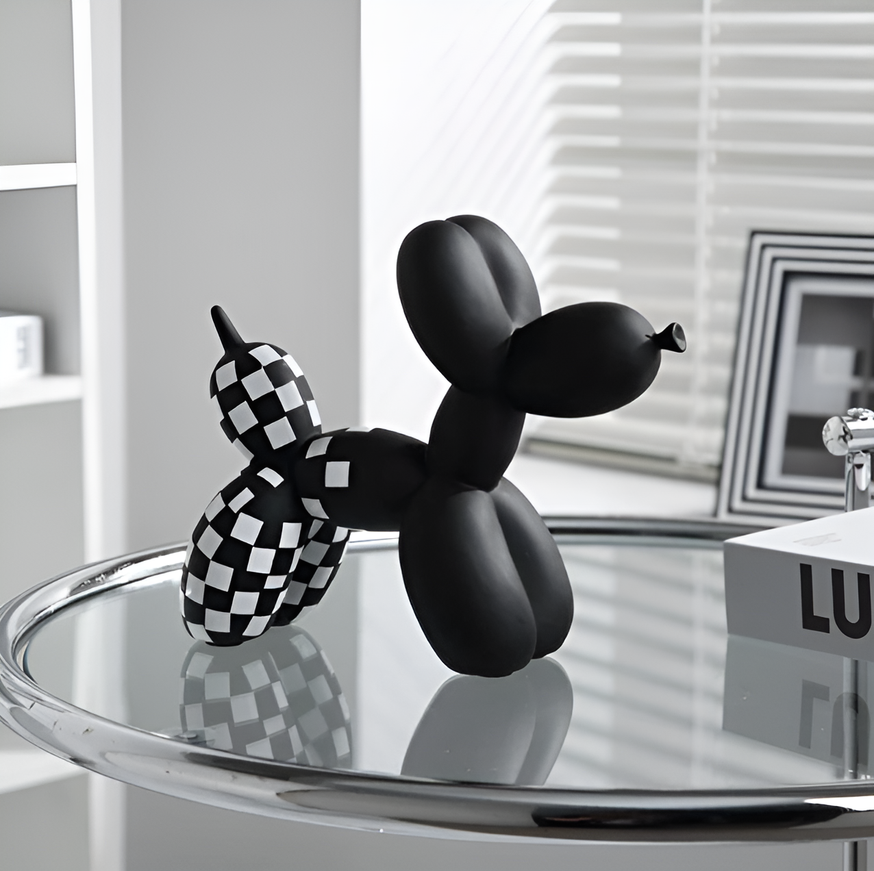 Ballonhond Decoratie – Speels Kunsthars Beeldje in Zwart of Wit – Modern & Veilig Interieuraccent