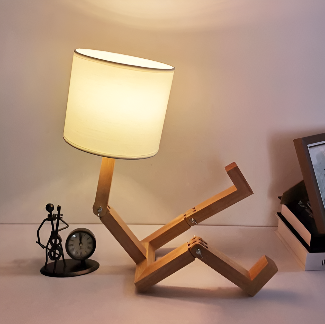Flex WoodMan Tafellamp – Massief Houten Robotlamp met Verstelbaar Design