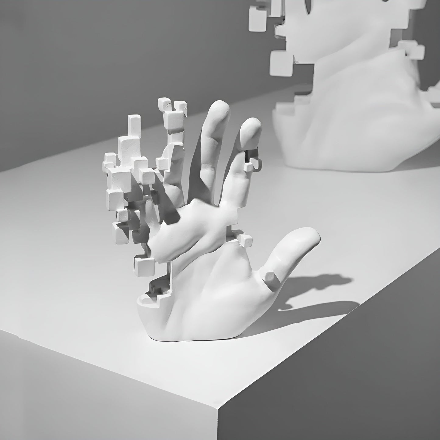 Mosaik Handbeeld van Harz – Abstracte Kunstdecoratie met Glitch Patroon