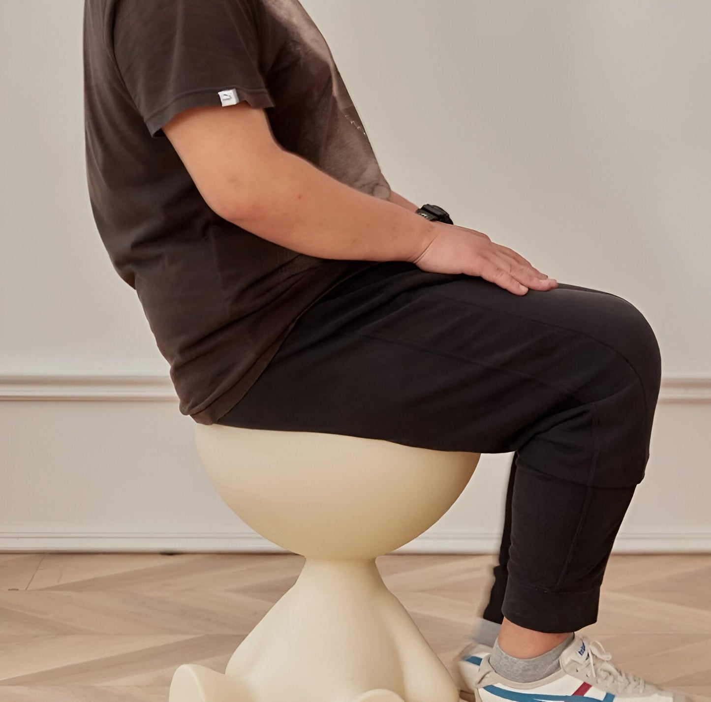 Lunaro bijzettafel – ronde minimalistische salontafel van kunststof in scandinavisch japandi design