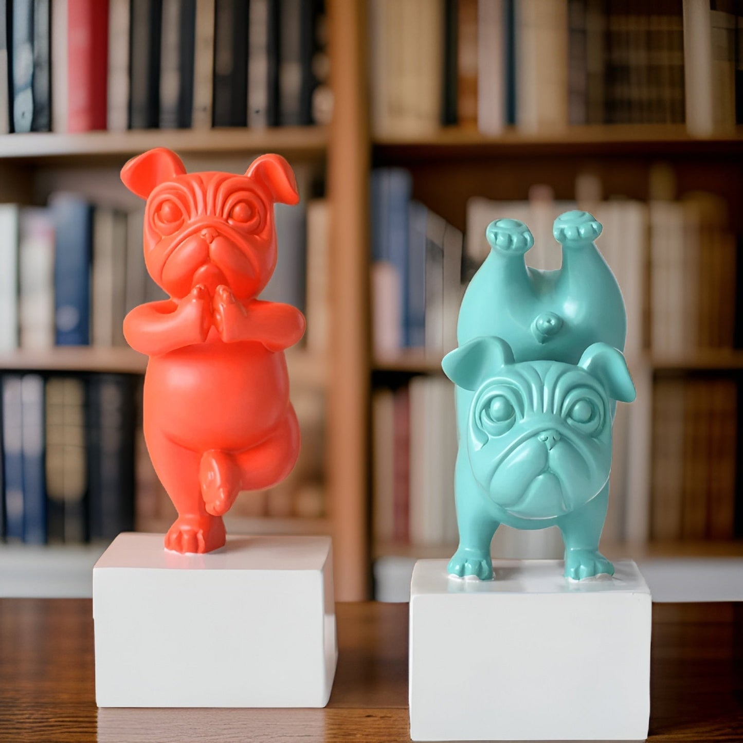 ZenBulldog – Yoga Beeld van Bulldog in Abstracte Stijl | Decoratief Hondenbeeldje in Groen, Geel of Rood