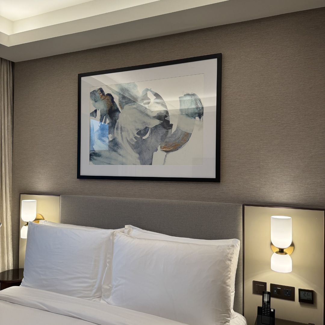 Calma Gouden Wandlamp – Moderne Bedlamp met Dimfunctie en Warm LED Licht