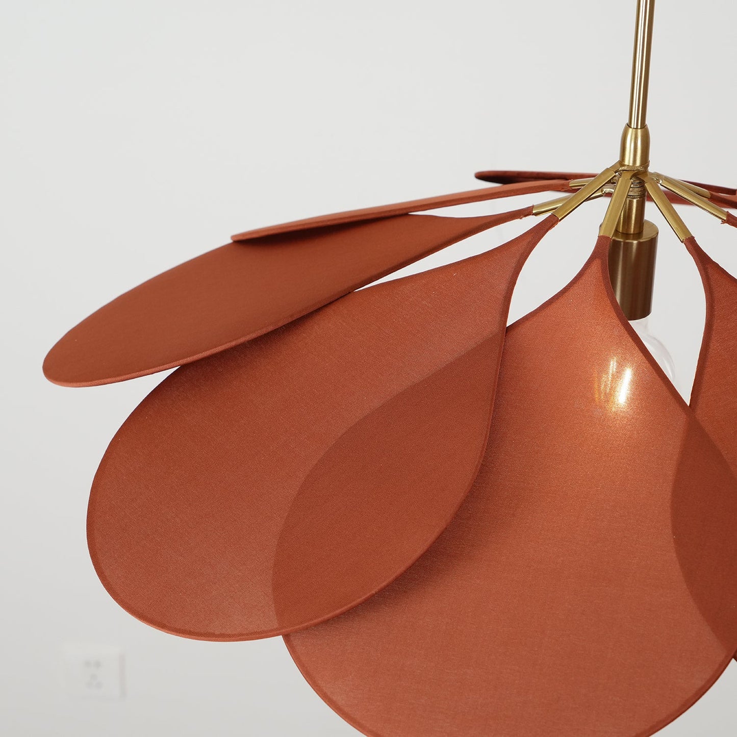 Bloom Leaf Hanglamp – Elegante Bloemvormige Verlichting met Natuurlijke Accenten