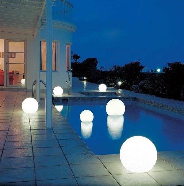 Aurora Garden Sphere – LED Buitenlamp met 16 Kleuren en Afstandsbediening