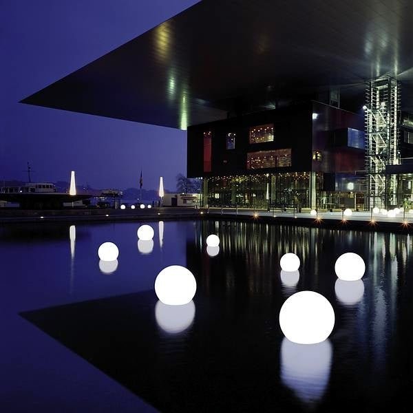 Aurora Garden Sphere – LED Buitenlamp met 16 Kleuren en Afstandsbediening