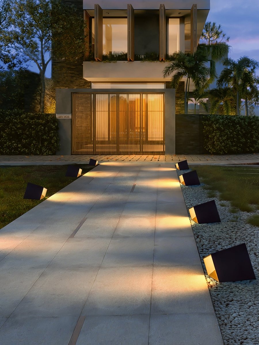 Luno Solar LED Buitenlamp – Kubusvormige Grondspot voor Minimalistische Tuinverlichting