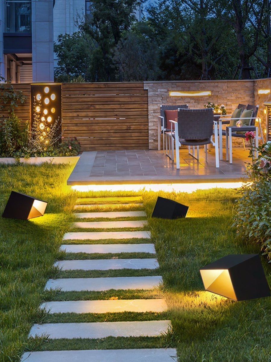 Luno Solar LED Buitenlamp – Kubusvormige Grondspot voor Minimalistische Tuinverlichting