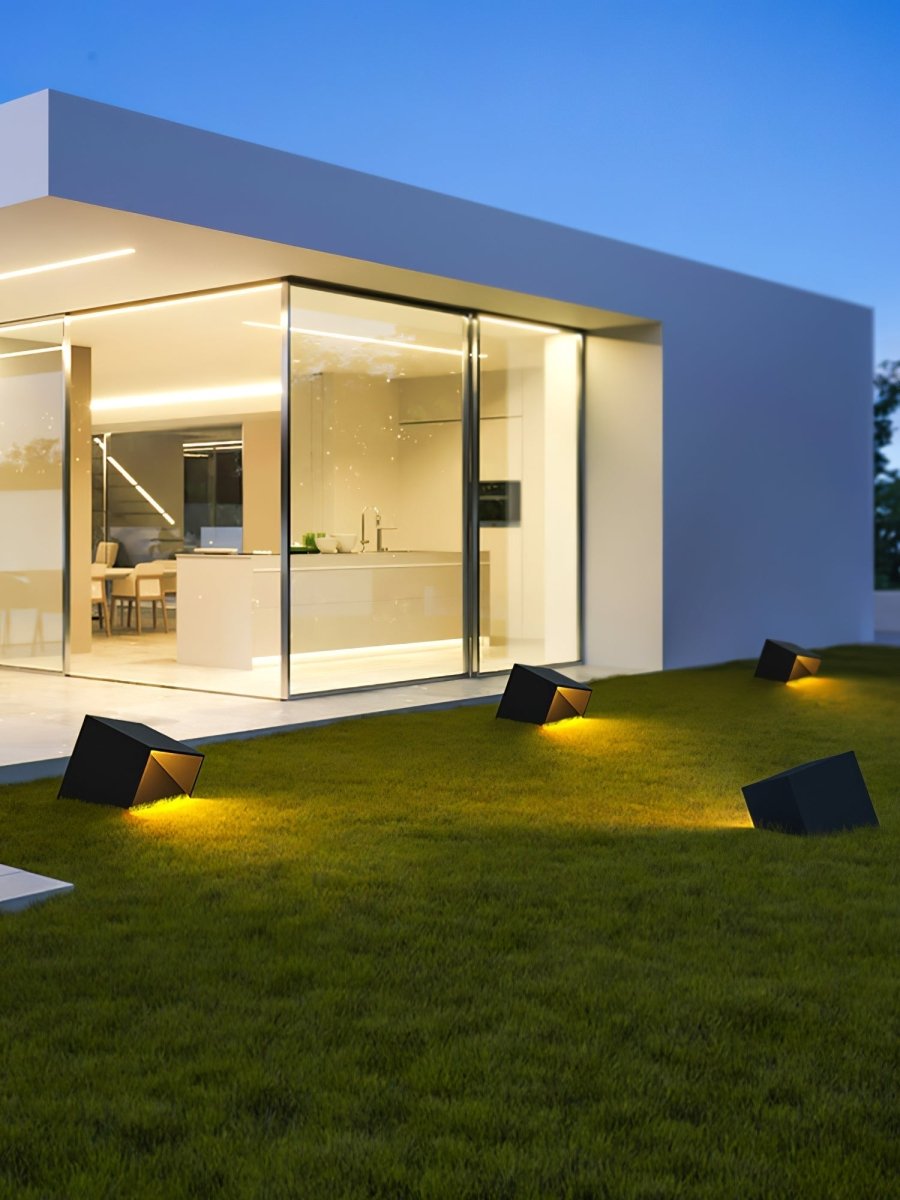 Luno Solar LED Buitenlamp – Kubusvormige Grondspot voor Minimalistische Tuinverlichting