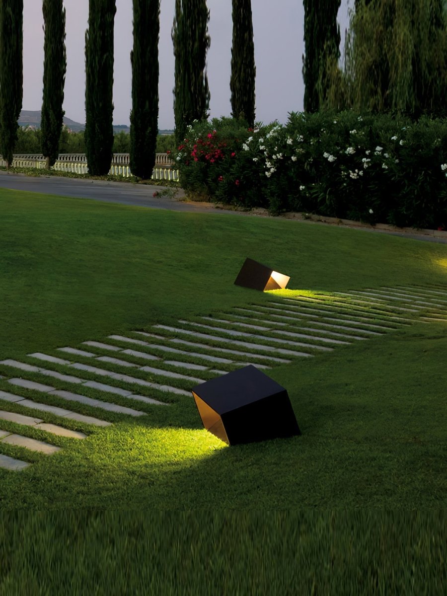 Luno Solar LED Buitenlamp – Kubusvormige Grondspot voor Minimalistische Tuinverlichting