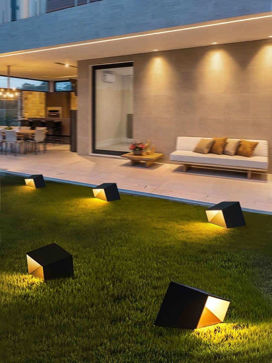 Luno Solar LED Buitenlamp – Kubusvormige Grondspot voor Minimalistische Tuinverlichting