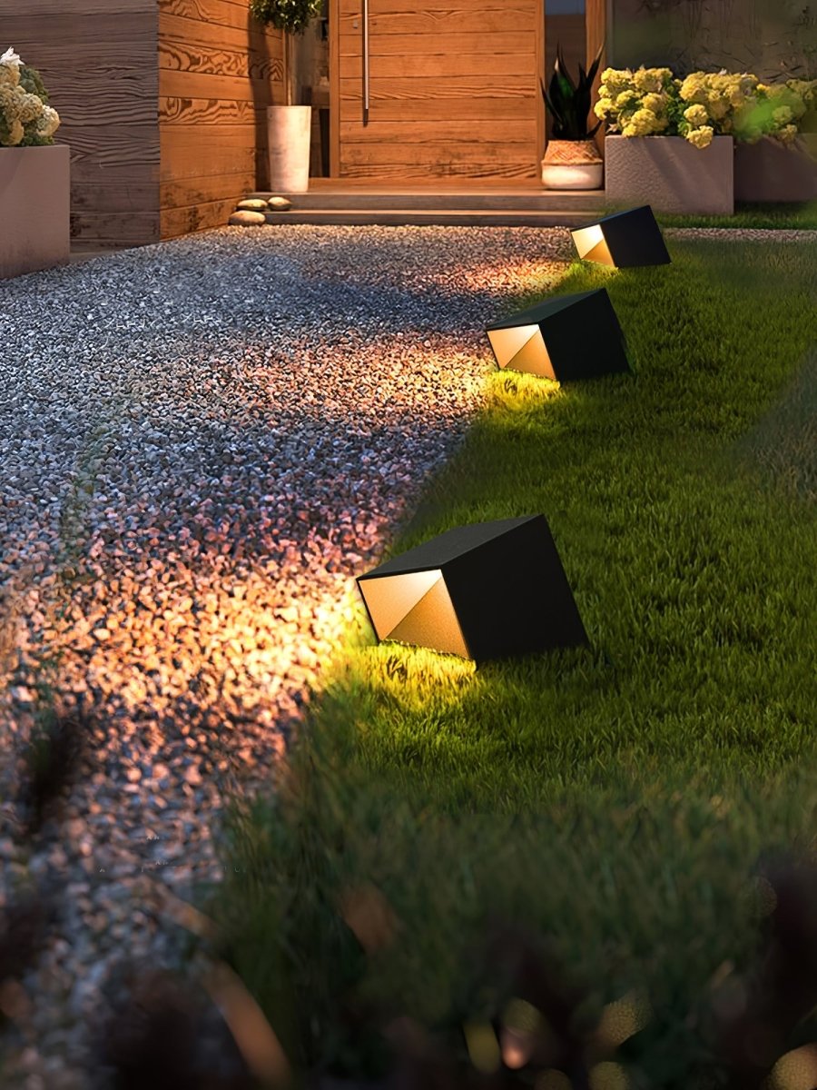 Luno Solar LED Buitenlamp – Kubusvormige Grondspot voor Minimalistische Tuinverlichting