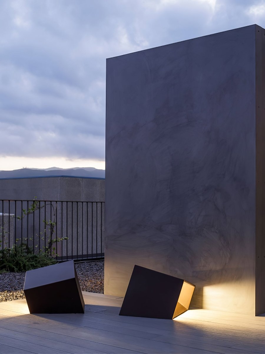 Luno Solar LED Buitenlamp – Kubusvormige Grondspot voor Minimalistische Tuinverlichting
