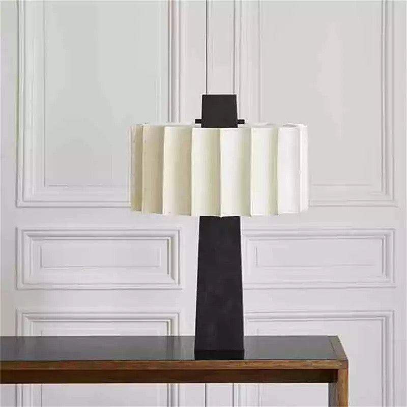 Nuvra Zwart-Witte Minimalistische Tafellamp – Moderne Dimbare Designlamp met Stoffen Kap, Warm Licht voor Woonkamer of Slaapkamer