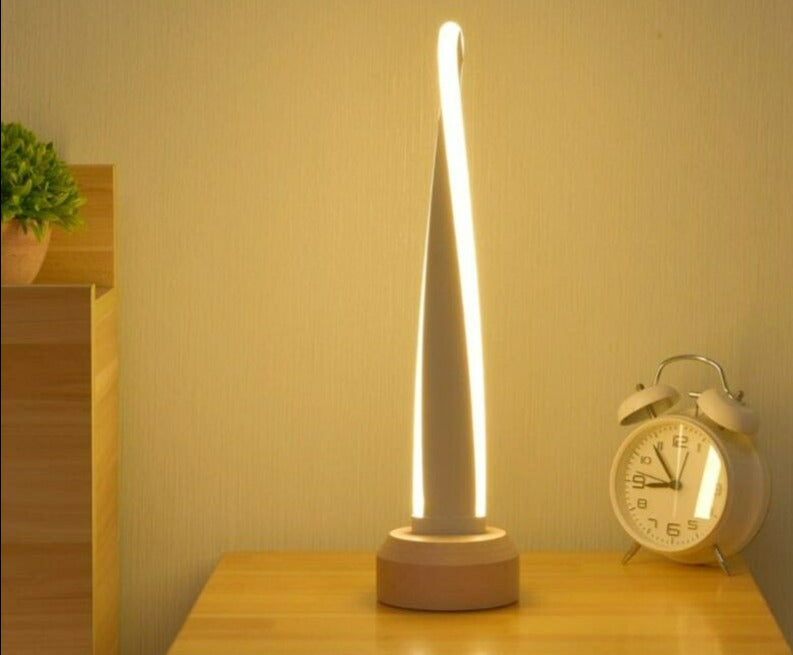 Spiraal LED Tafellamp – Dimbare Sfeerverlichting van Aluminium & Hout (Warm Wit tot Koel Licht)