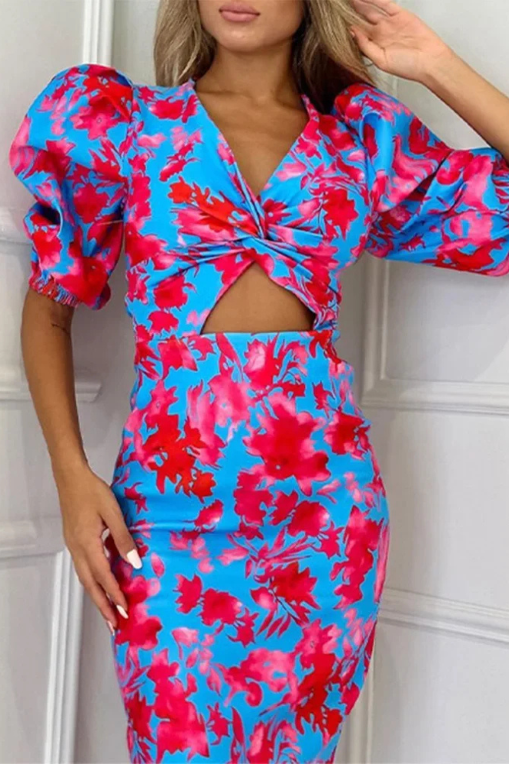BLOEMEN JURK | Midi jurk met pofmouwen – vrouwelijk en opvallend