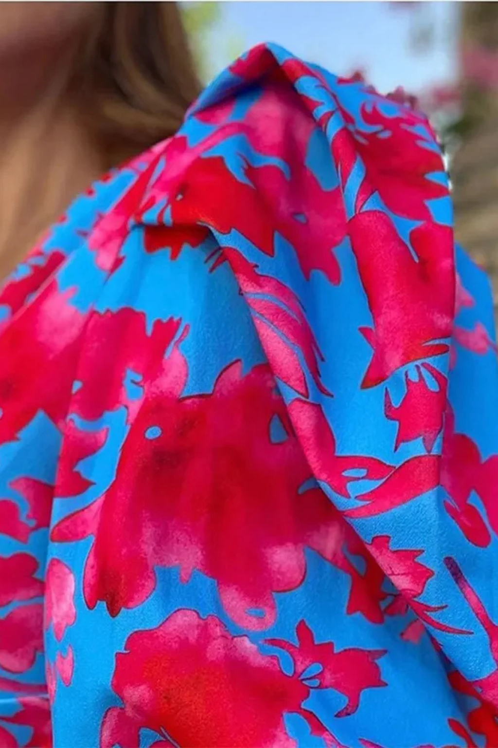 BLOEMEN JURK | Midi jurk met pofmouwen – vrouwelijk en opvallend