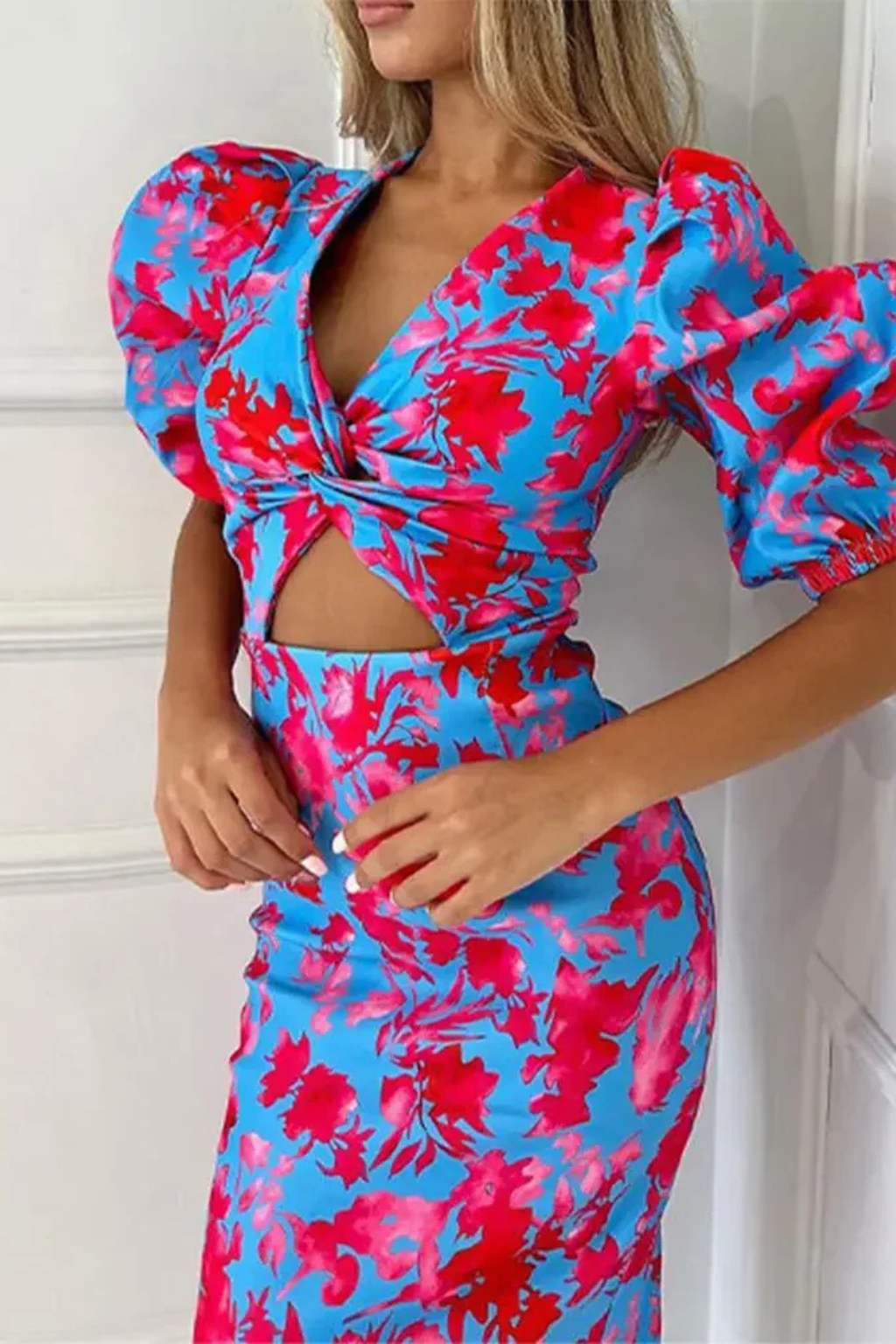 BLOEMEN JURK | Midi jurk met pofmouwen – vrouwelijk en opvallend