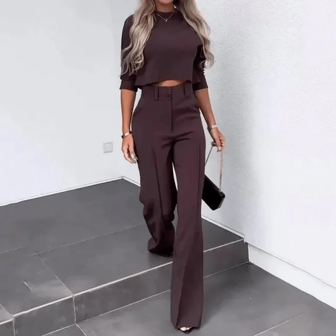 Emma | Stijlvol Dameskostuum met Crop Top 5
