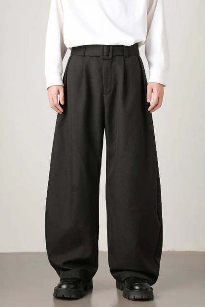 Hoge taille pantalon met riem – Sterk en stijlvol silhouet