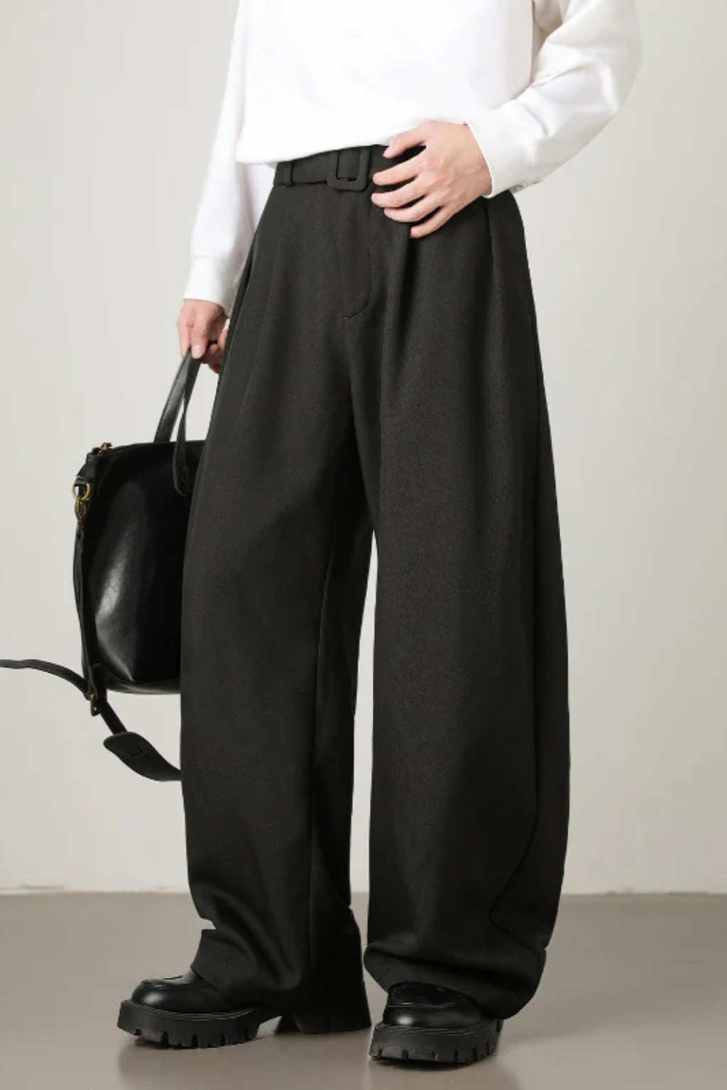 Hoge taille pantalon met riem – Sterk en stijlvol silhouet