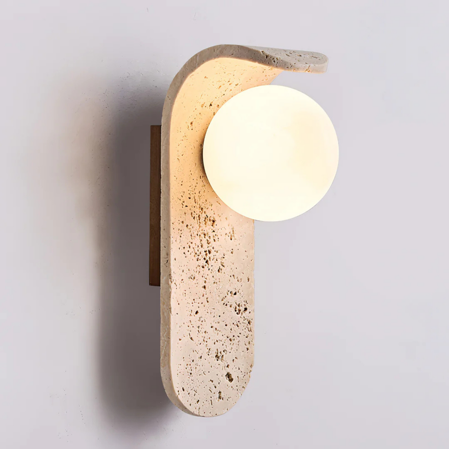 Travertin Wandlamp – Organische Warmte en Tijdloze Elegant