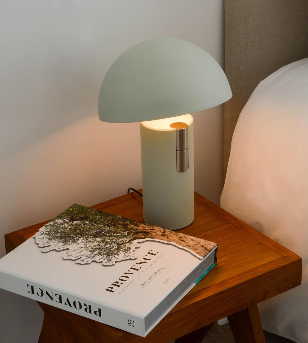 Virella Design Tafellamp – Paddenstoelvormige Lamp in Goud & Wit