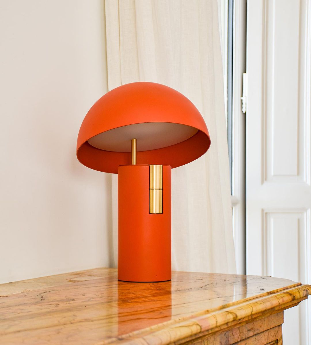 Virella Design Tafellamp – Paddenstoelvormige Lamp in Goud & Wit