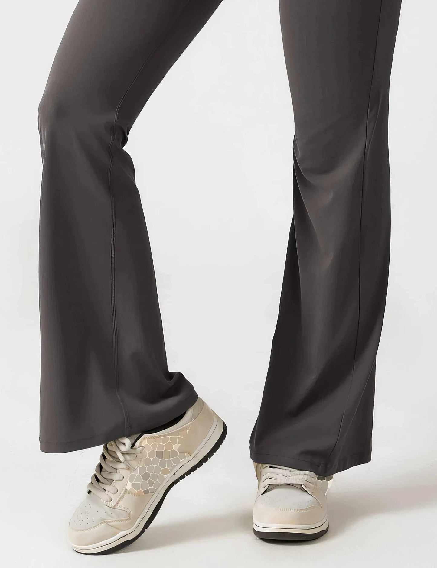 Emma | Elegante Jumpsuit met Uitlopende Pijpen 24