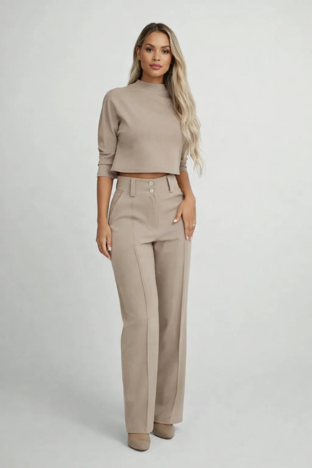 Dames set – crop top met hoge hals, wijde broek, chic & casual