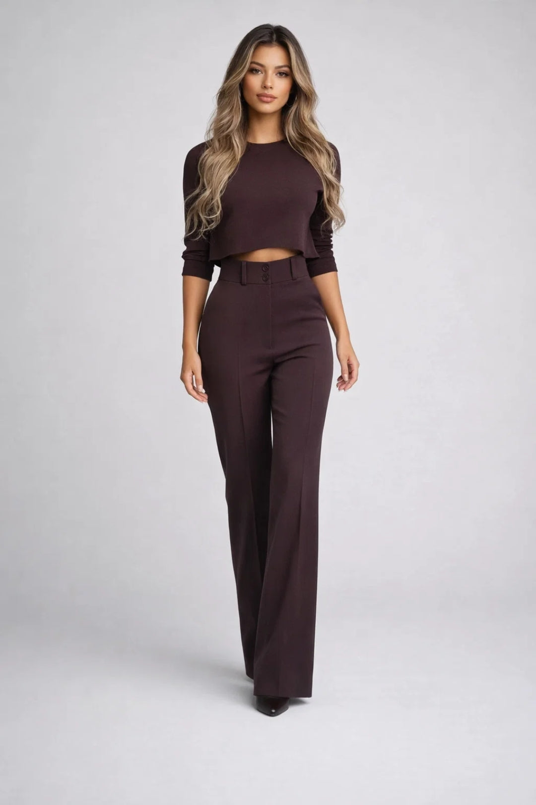 Dames set – crop top met hoge hals, wijde broek, chic & casual