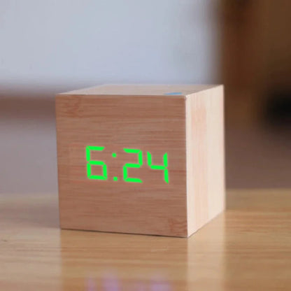 Digitale LED Wekker met Nachtmodus – Compact Formaat, Houtlook & Instelbare Helderheid