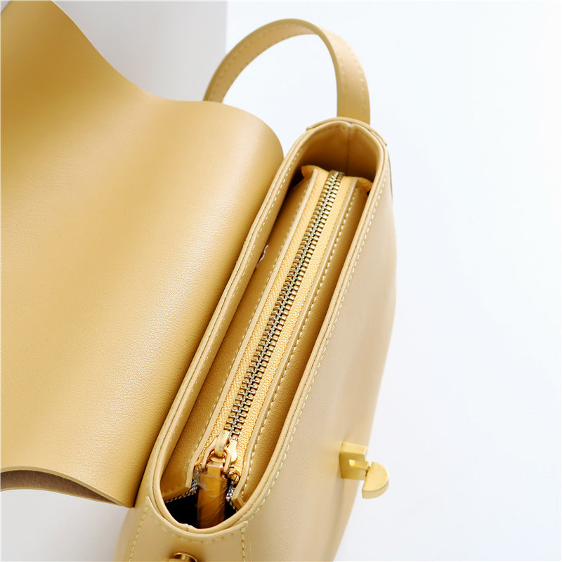 Dames schoudertas – echt leer, zadeltas design, compact, verstelbare band