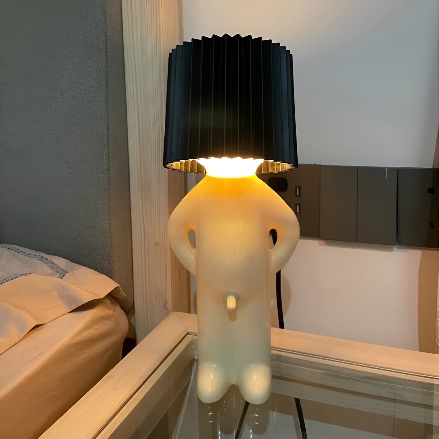 ShyBoy LED Tafellamp – Creatieve Kindervriendelijke Nachtlamp in Cartoonstijl | 29cm Hoog – Meerdere Kleuren