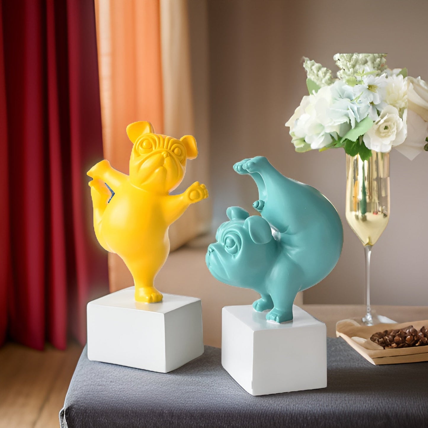 ZenBulldog – Yoga Beeld van Bulldog in Abstracte Stijl | Decoratief Hondenbeeldje in Groen, Geel of Rood