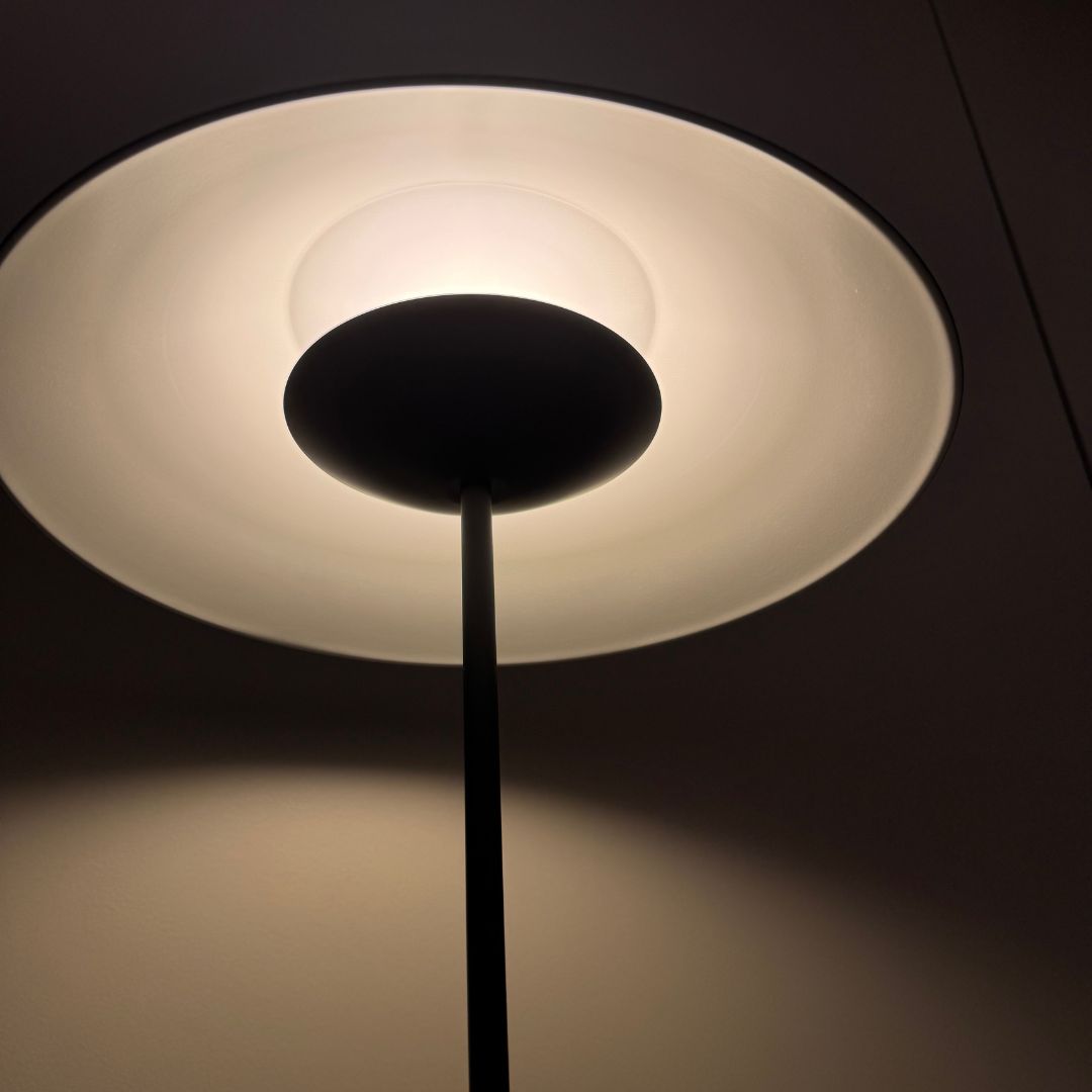 Arvion Zwarte Vloerlamp – Moderne Staande LED Lamp met Dimfunctie