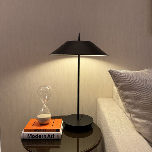 Elvoro Zwarte Tafellamp – Moderne Designlamp van Metaal met Warm LED Licht