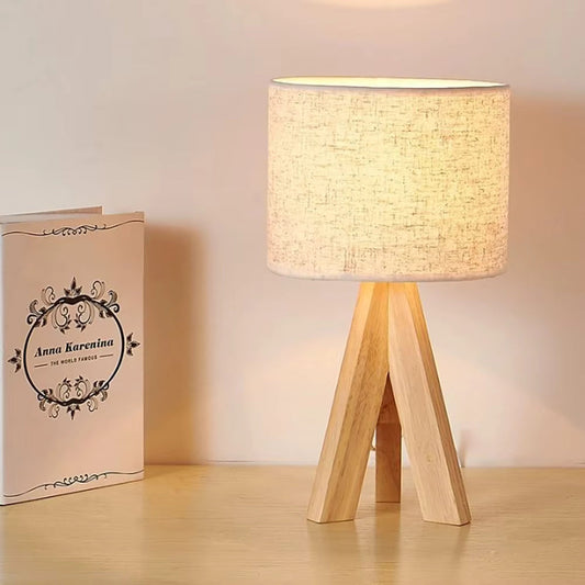 Tafellamp van hout met linnen kap – Scandinavisch design, warm & stijlvol licht