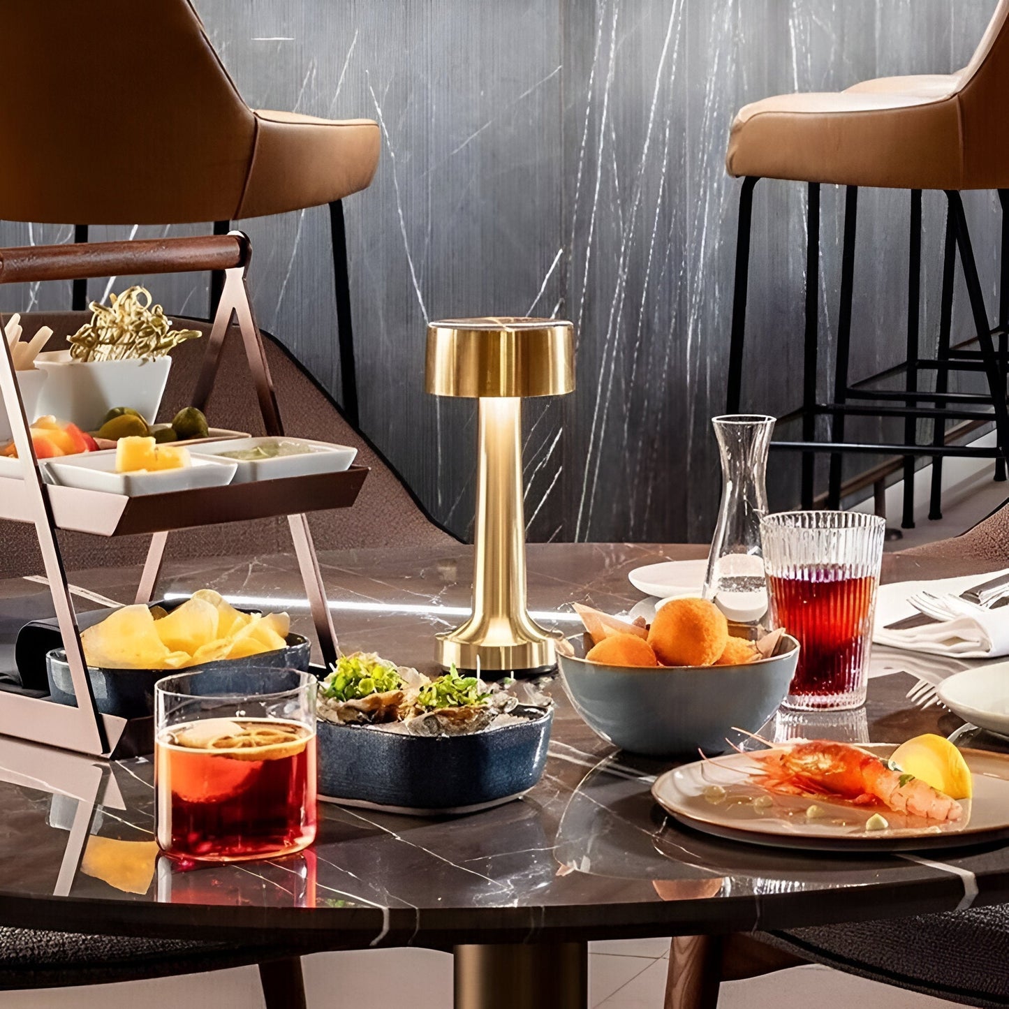 Retro Tafellamp met LED en USB – Draadloos Designlampje in Aluminium, Oplaadbaar en Geschikt voor Restaurant of Thuis