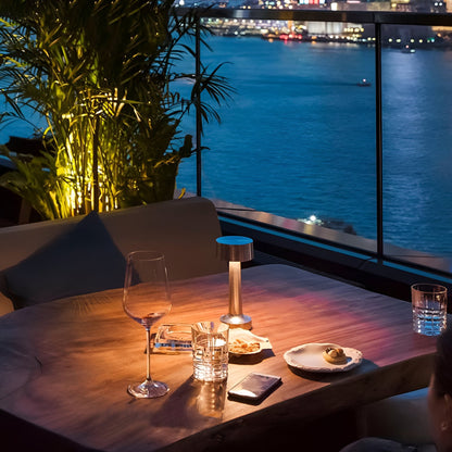 Retro Tafellamp met LED en USB – Draadloos Designlampje in Aluminium, Oplaadbaar en Geschikt voor Restaurant of Thuis