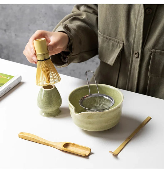 Matcha Theeset 6-delig – Complete Japanse Set met Matcha Kom, Bamboe Klopper, Lepel, Zeef & Houder | Handgemaakt Keramiek & Bamboe | Ideaal voor Ceremoniële Bereiding