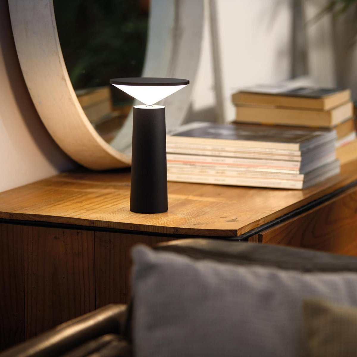 Aurora Tafellamp – Dimbare LED Verlichting met Modern Design