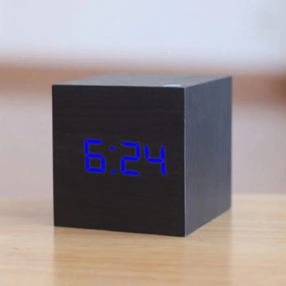 Digitale LED Wekker met Nachtmodus – Compact Formaat, Houtlook & Instelbare Helderheid