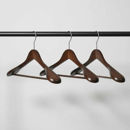 Kleerhangers – Walnoothout met Messing Haak (Set van 4)