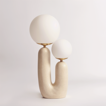Elora Minimalistische Hars Tafellamp – Moderne Designlamp met Keramische Voet en Zacht Diffuus Licht voor Rustige Interieurs