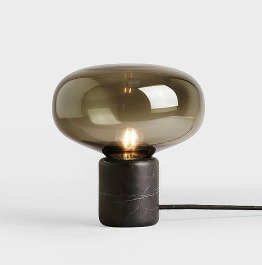 Marvella Retro Geslepen Glazen Tafellamp – Vintage Designlamp met Metalen Voet en Dimbare LED Verlichting voor Sfeervolle Interieurs