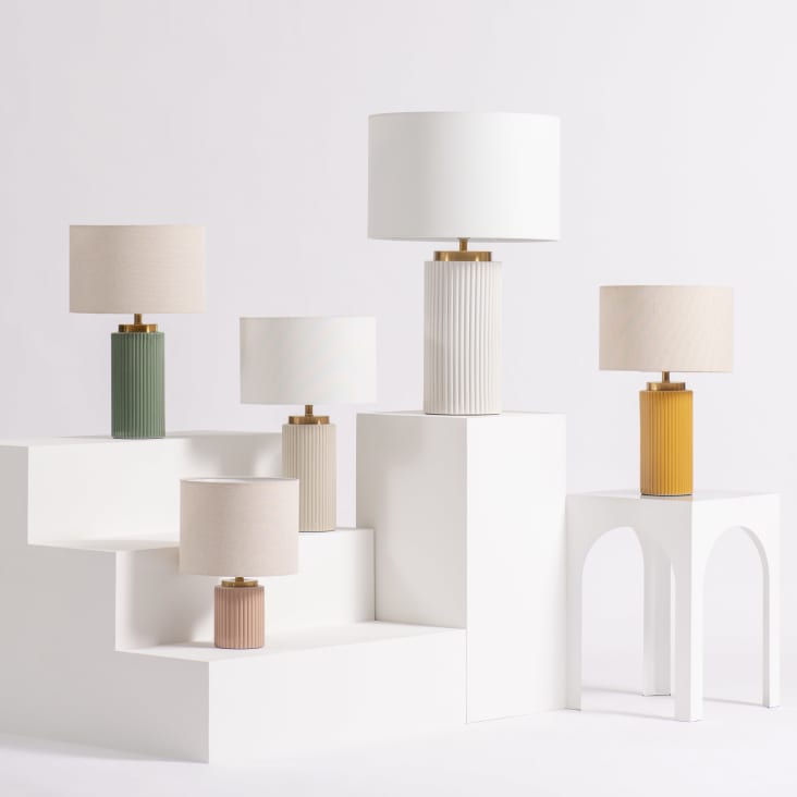 Cerona Keramische Tafellamp – Ribbelstructuur en Stoffen Kap in Tijdloos Design