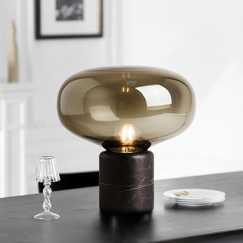 Marvella Retro Geslepen Glazen Tafellamp – Vintage Designlamp met Metalen Voet en Dimbare LED Verlichting voor Sfeervolle Interieurs
