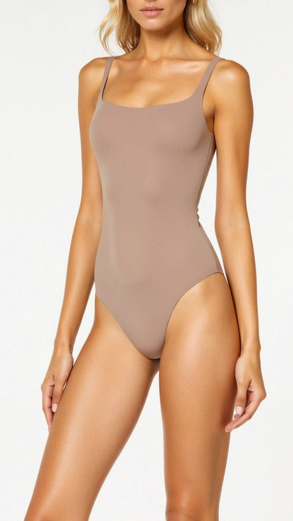 Core Sculpt Diepe V-hals Tanga-bodysuit voor een vlekkeloos silhouet