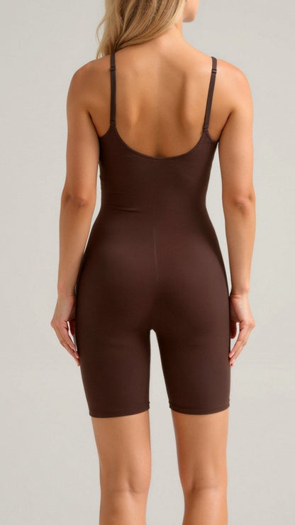 Chique bodysuit tot halverwege de dij met een strakke, figuurvriendelijke pasvorm